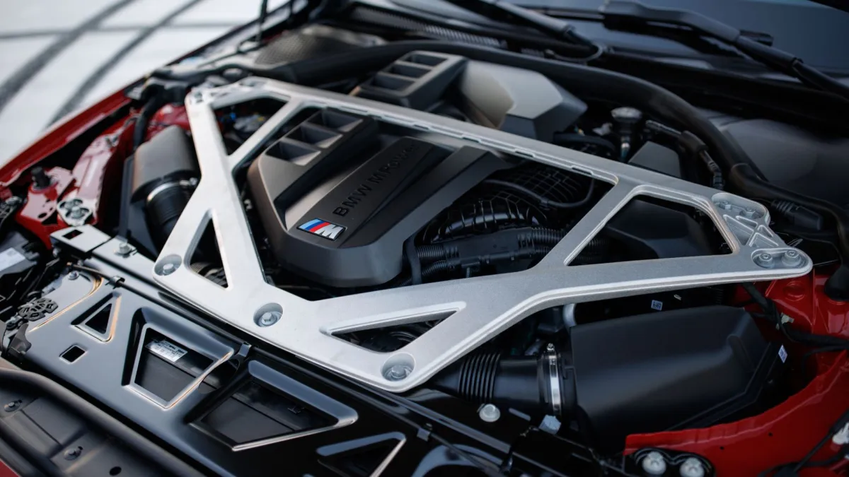 BMW M Ignite: новий двигун M3 отримав шість додаткових свічок, але потужність не змінилась