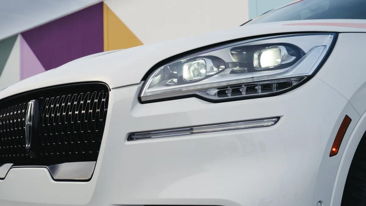 Lincoln Aviator 2026 з V6 битурбо дешевший за чотирициліндровий Genesis GV80