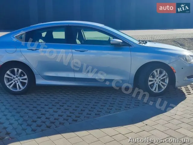 2015 Chrysler 200 — фото 4 (autoria)