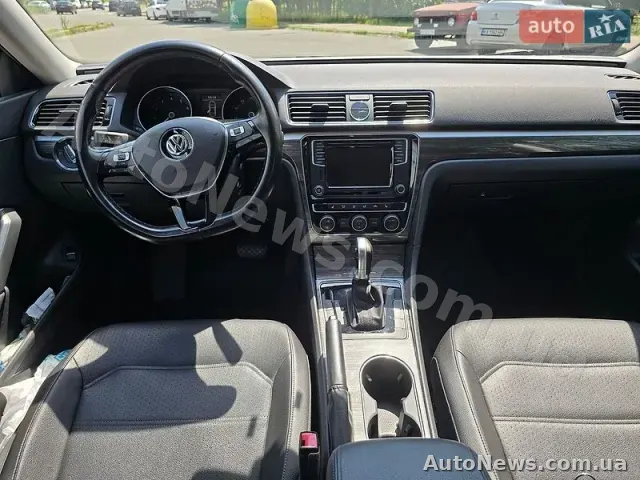 2016 Volkswagen Passat, VIN 1VWBT7A35GC057673, plate АА5617ХЕ — photo 13 (autoria)