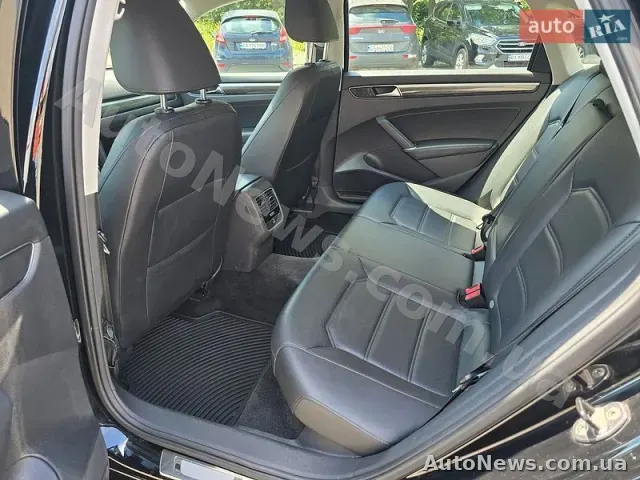 2016 Volkswagen Passat, VIN 1VWBT7A35GC057673, plate АА5617ХЕ — photo 14 (autoria)