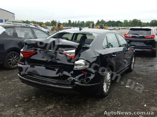 2016 Volkswagen Passat, VIN 1VWBT7A35GC057673, plate АА5617ХЕ — photo 4 (copart)