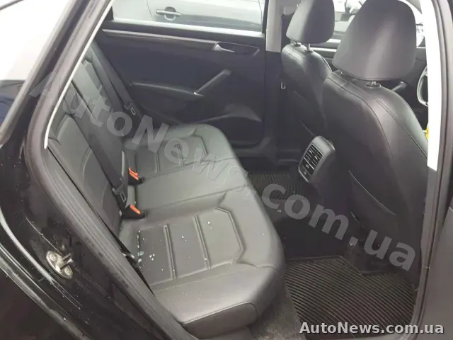 2016 Volkswagen Passat, VIN 1VWBT7A35GC057673, plate АА5617ХЕ — photo 6 (copart)