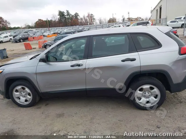 2017 Jeep Cherokee — zdjęcie 14 (iaai)