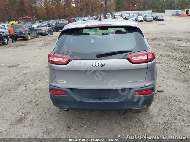 2017 Jeep Cherokee — zdjęcie 16 (iaai)