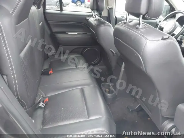 2015 Jeep Compass — фото 8 (iaai)