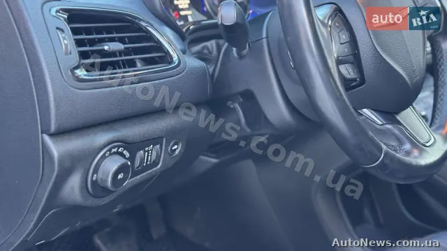 2015 Chrysler 200 — zdjęcie 26 (autoria)