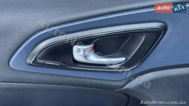 2015 Chrysler 200 — zdjęcie 31 (autoria)