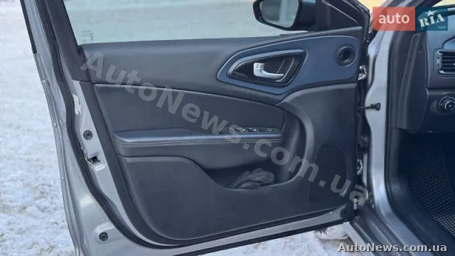 2015 Chrysler 200 — zdjęcie 34 (autoria)
