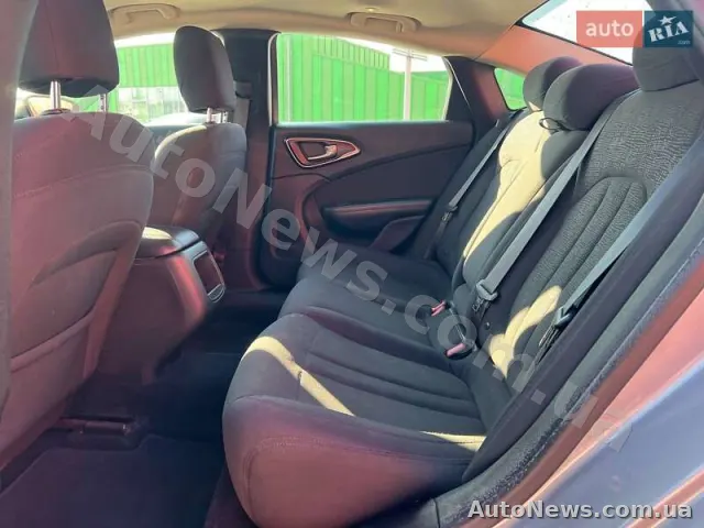 2014 Chrysler 200 — zdjęcie 12 (autoria)