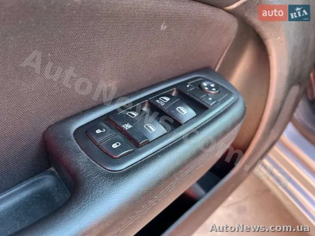 2014 Chrysler 200 — zdjęcie 17 (autoria)