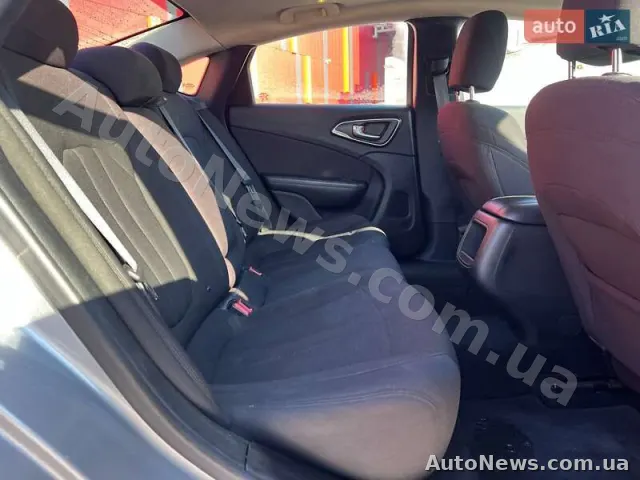 2014 Chrysler 200 — zdjęcie 9 (autoria)