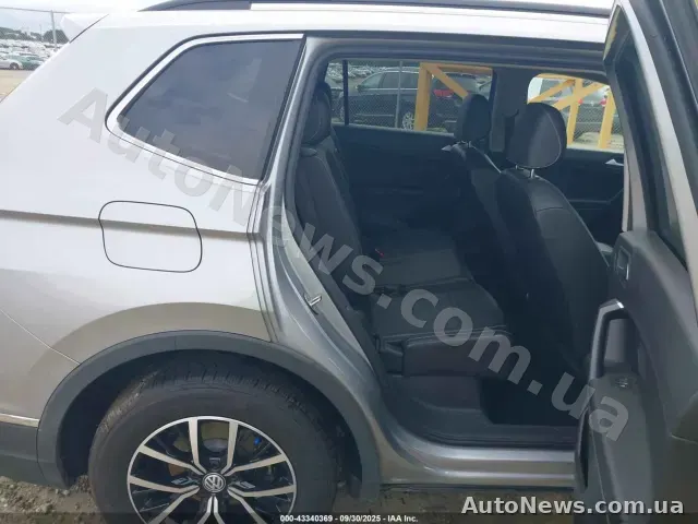 2021 Volkswagen Tiguan, VIN 3VV3B7AX0MM001584 — фото 8 (iaai)