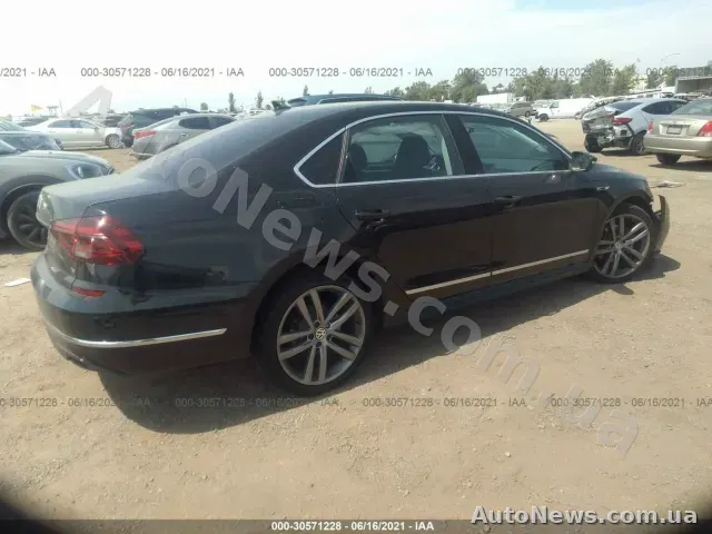 2017 Volkswagen Passat, VIN 1VWDT7A30HC069952, держномер КР3454ІС — фото 4 (iaai)