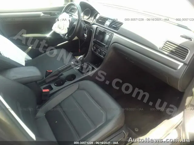 2017 Volkswagen Passat, VIN 1VWDT7A30HC069952, держномер КР3454ІС — фото 5 (iaai)