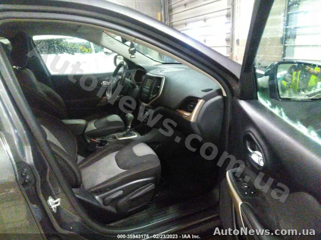 2017 Jeep Cherokee, VIN 1C4PJLCBXJD620746, nr rej. АТ9091ІВ — zdjęcie 5 (iaai)