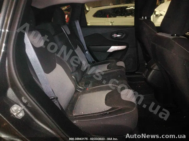 2017 Jeep Cherokee, VIN 1C4PJLCBXJD620746, nr rej. АТ9091ІВ — zdjęcie 8 (iaai)