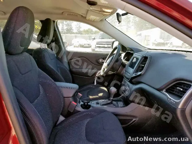 2019 Jeep Cherokee L — photo 5 (copart)