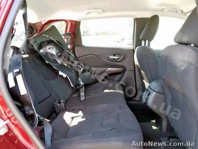 2019 Jeep Cherokee L — photo 6 (copart)