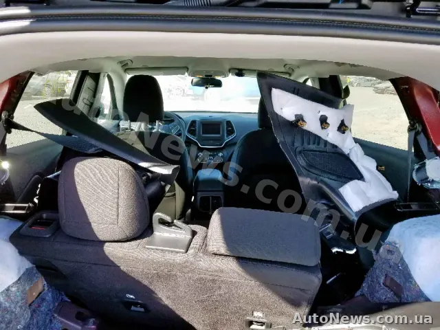 2019 Jeep Cherokee L — photo 9 (copart)