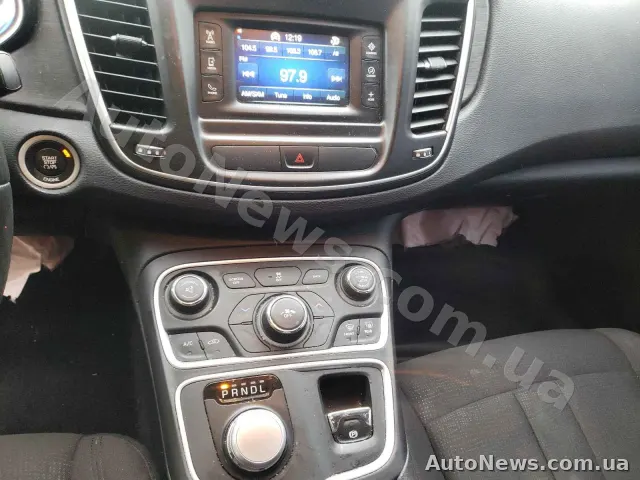 2015 Chrysler 200, VIN 1C3CCCAB4FN708161, nr rej. КА6642ІО — zdjęcie 9 (copart)