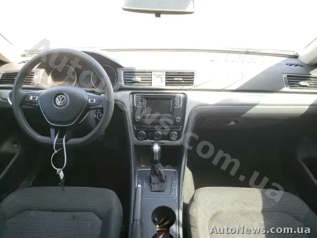 2015 Volkswagen Passat, VIN 1VWAT7A37GC011967, держномер ВХ8121ІС — фото 19 (copart)