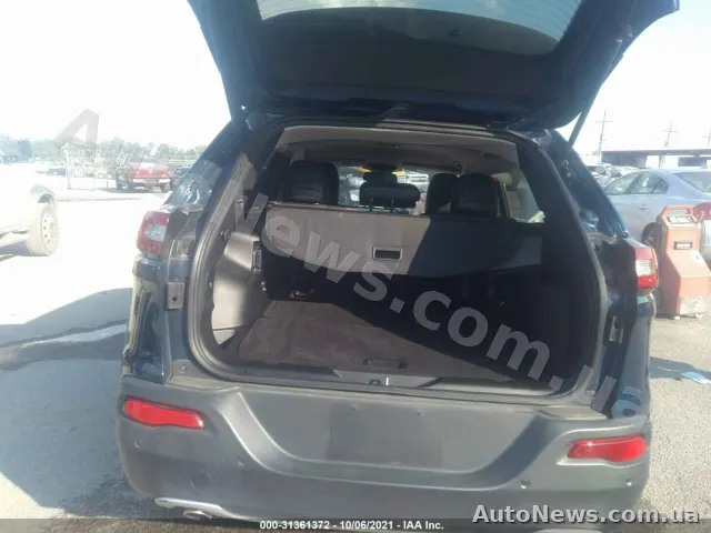 2018 Jeep Cherokee — zdjęcie 8 (iaai)