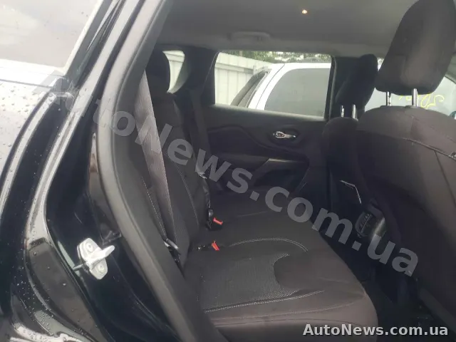 2018 Jeep Cherokee, VIN 1C4PJLCB4KD370275, госномер ВІ8839ІР — фото 6 (copart)