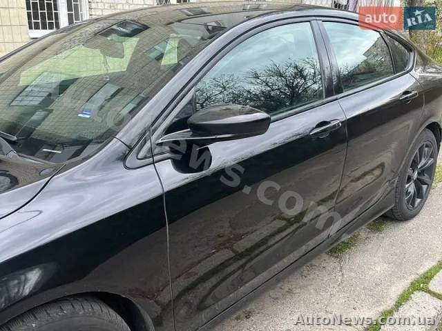 2015 Chrysler 200 — photo 1 (autoria)