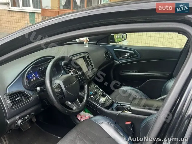 2015 Chrysler 200 — photo 9 (autoria)