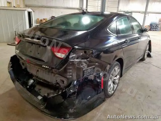 2015 Chrysler 200 — photo 4 (copart)