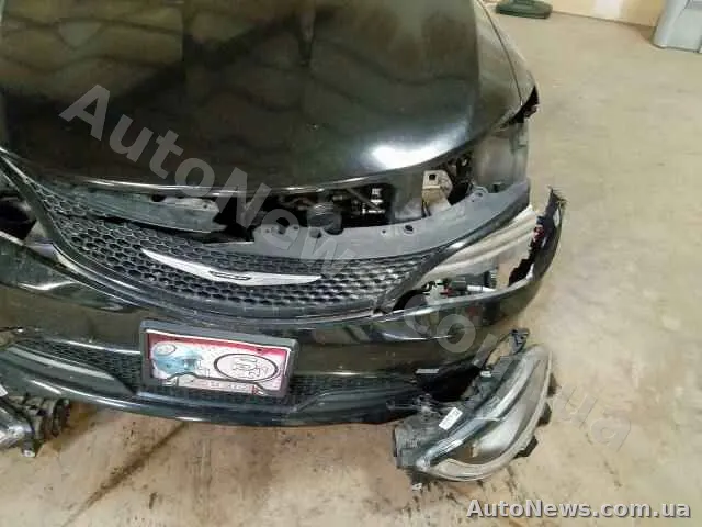 2015 Chrysler 200 — photo 9 (copart)