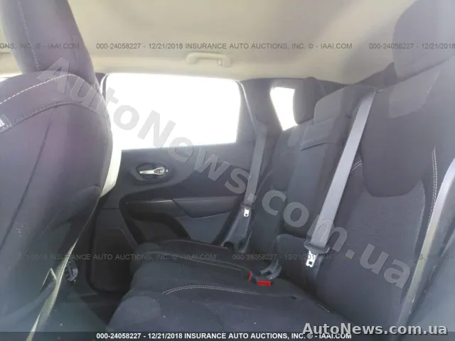 2016 Jeep Cherokee — zdjęcie 8 (iaai)
