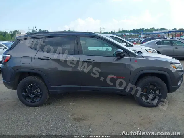 2023 Jeep Compass, VIN 3C4NJDDN5PT501785 — zdjęcie 13 (iaai)
