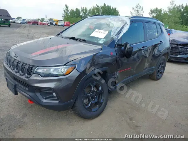 2023 Jeep Compass, VIN 3C4NJDDN5PT501785 — zdjęcie 2 (iaai)