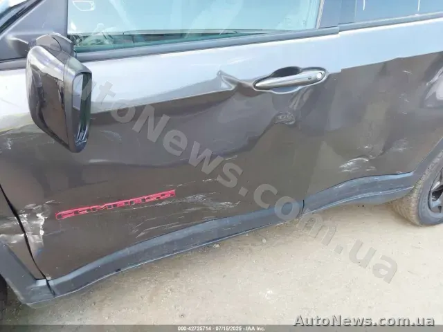 2023 Jeep Compass, VIN 3C4NJDDN5PT501785 — zdjęcie 35 (iaai)