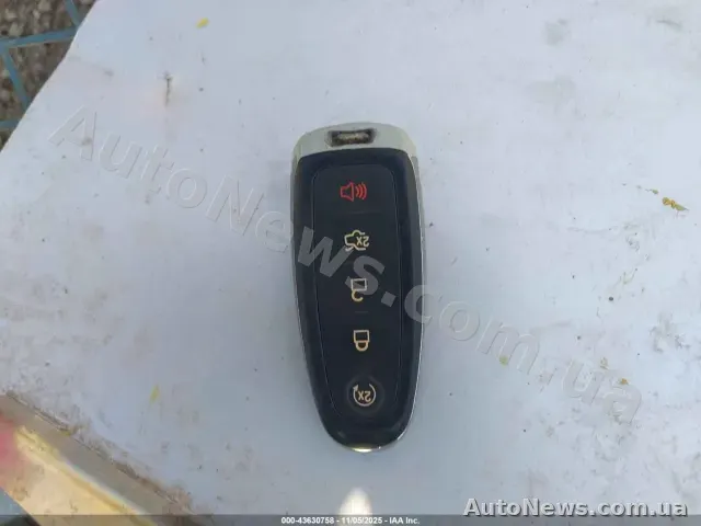 2019 Ford Escape, VIN 1FMCU9HD3KUB70843 — фото 28 (iaai)