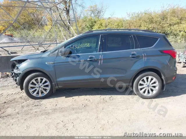 2019 Ford Escape, VIN 1FMCU9HD3KUB70843 — фото 32 (iaai)