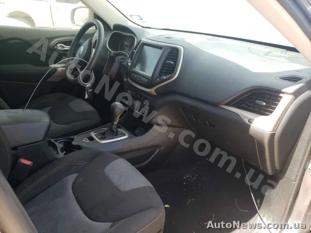 2017 Jeep Cherokee, VIN 1C4PJLCB0JD604961, nr rej. КА7465ІІ — zdjęcie 5 (copart)
