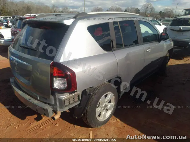 2017 Jeep Compass — photo 4 (iaai)