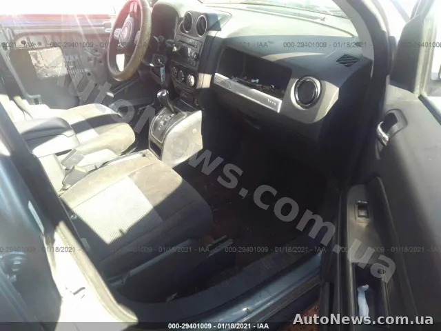 2017 Jeep Compass — photo 5 (iaai)