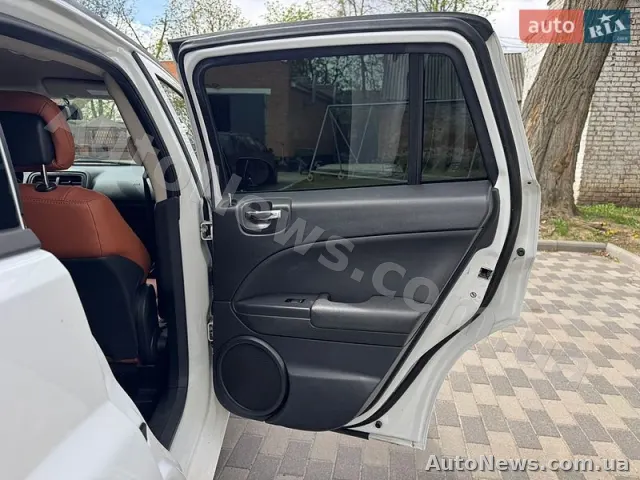 2011 Dodge Caliber — фото 40 (autoria)