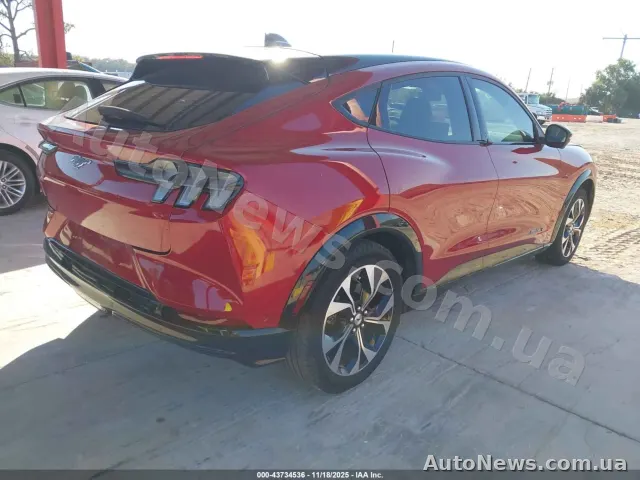 2021 Ford Mustang Mach-E, VIN 3FMTK3SU6MMA43085 — photo 4 (iaai)