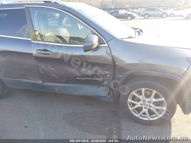 2015 Jeep Cherokee, VIN 1C4PJLCB1FW656823, plate АМ6705НТ — photo 6 (iaai)
