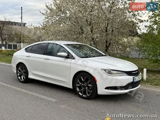 2014 Chrysler 200 — photo 11 (autoria)