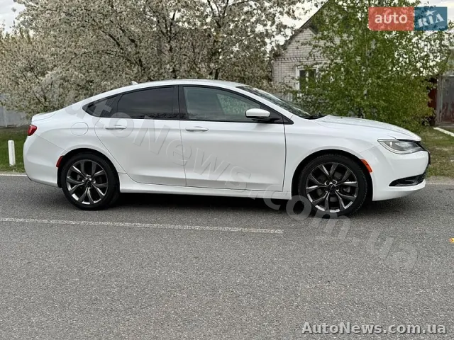 2014 Chrysler 200 — photo 12 (autoria)