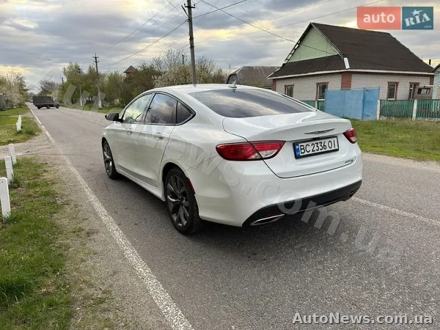 2014 Chrysler 200 — photo 16 (autoria)