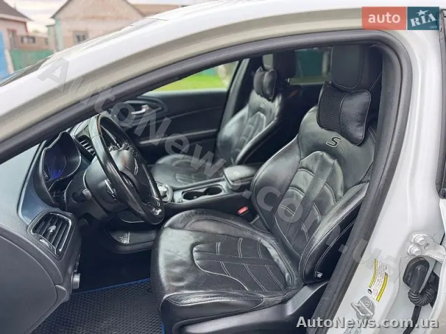 2014 Chrysler 200 — photo 18 (autoria)