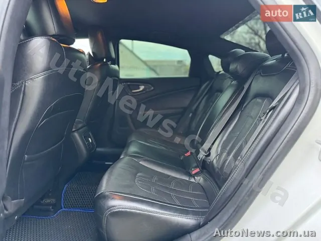 2014 Chrysler 200 — photo 20 (autoria)