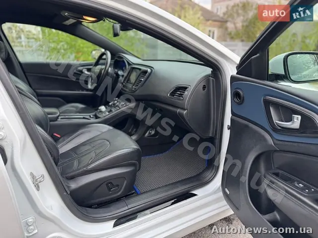 2014 Chrysler 200 — photo 22 (autoria)